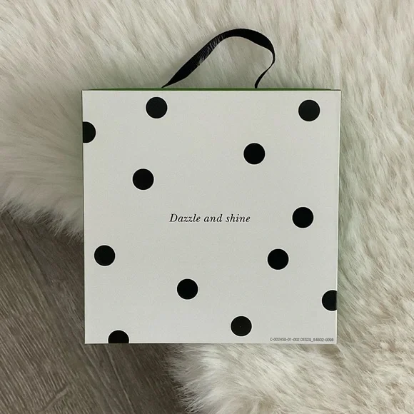 ♠️🤍 kate spade new york x Target Pearl Cluster Stud Earrings - Picture 3 of 7